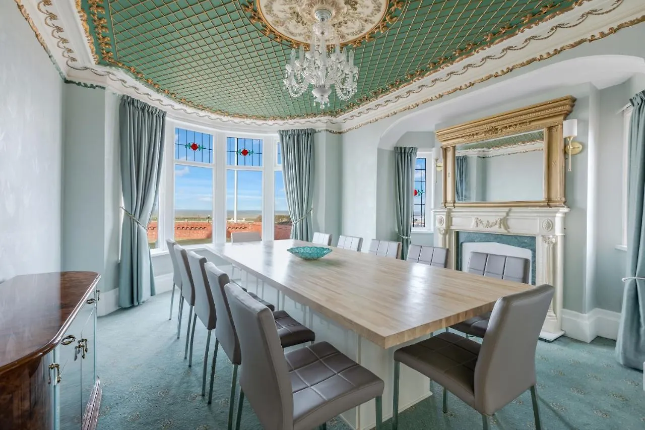 Queens Crest By Sasco Apartments Blackpool Holiday home