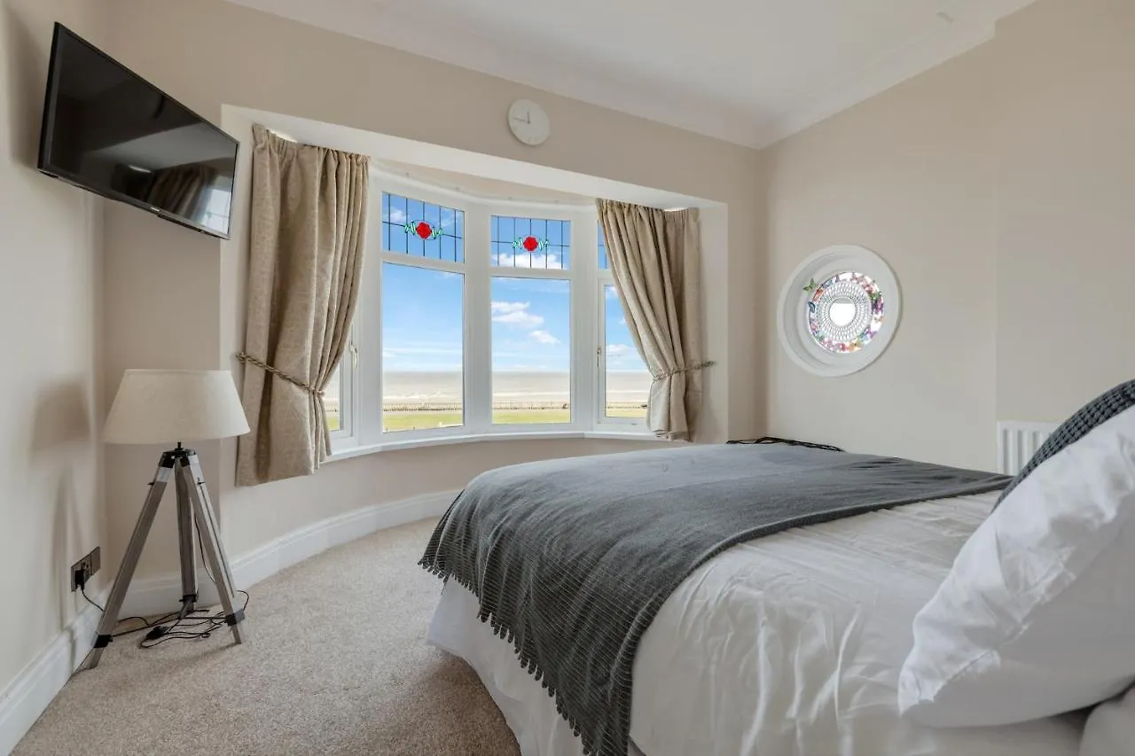 Queens Crest By Sasco Apartments Blackpool 0*,