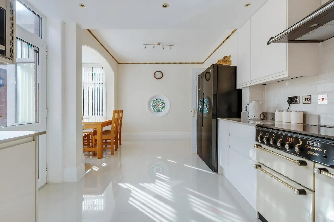 Queens Crest By Sasco Apartments Blackpool