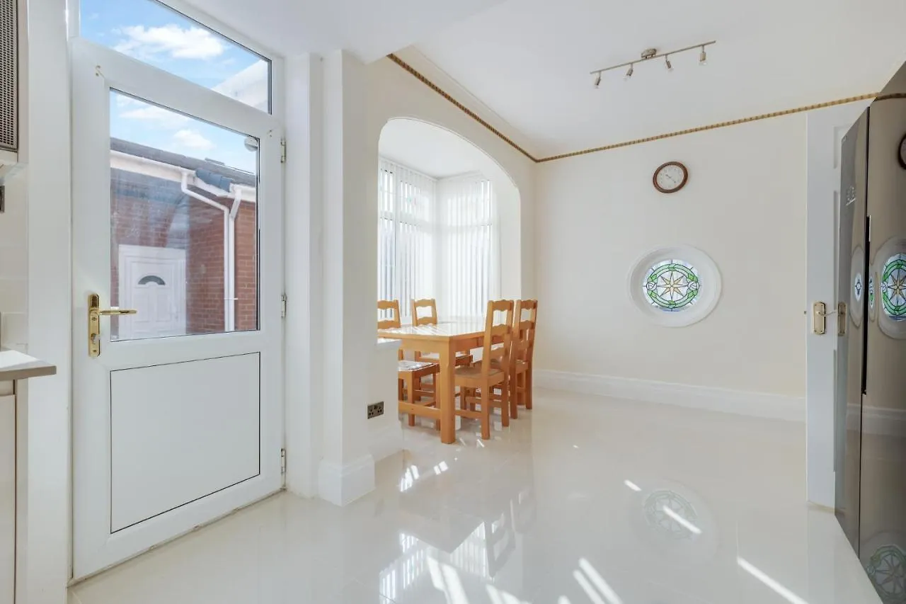 Queens Crest By Sasco Apartments Blackpool Holiday home