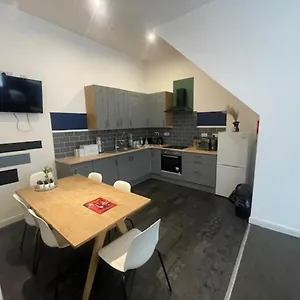Apartment Bond Street Apartment, Sleeps 7, Blackpool