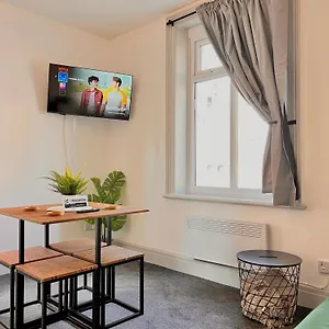 Apartment 2 Bedroom Family Apartment With Free On-Site Parking, Blackpool