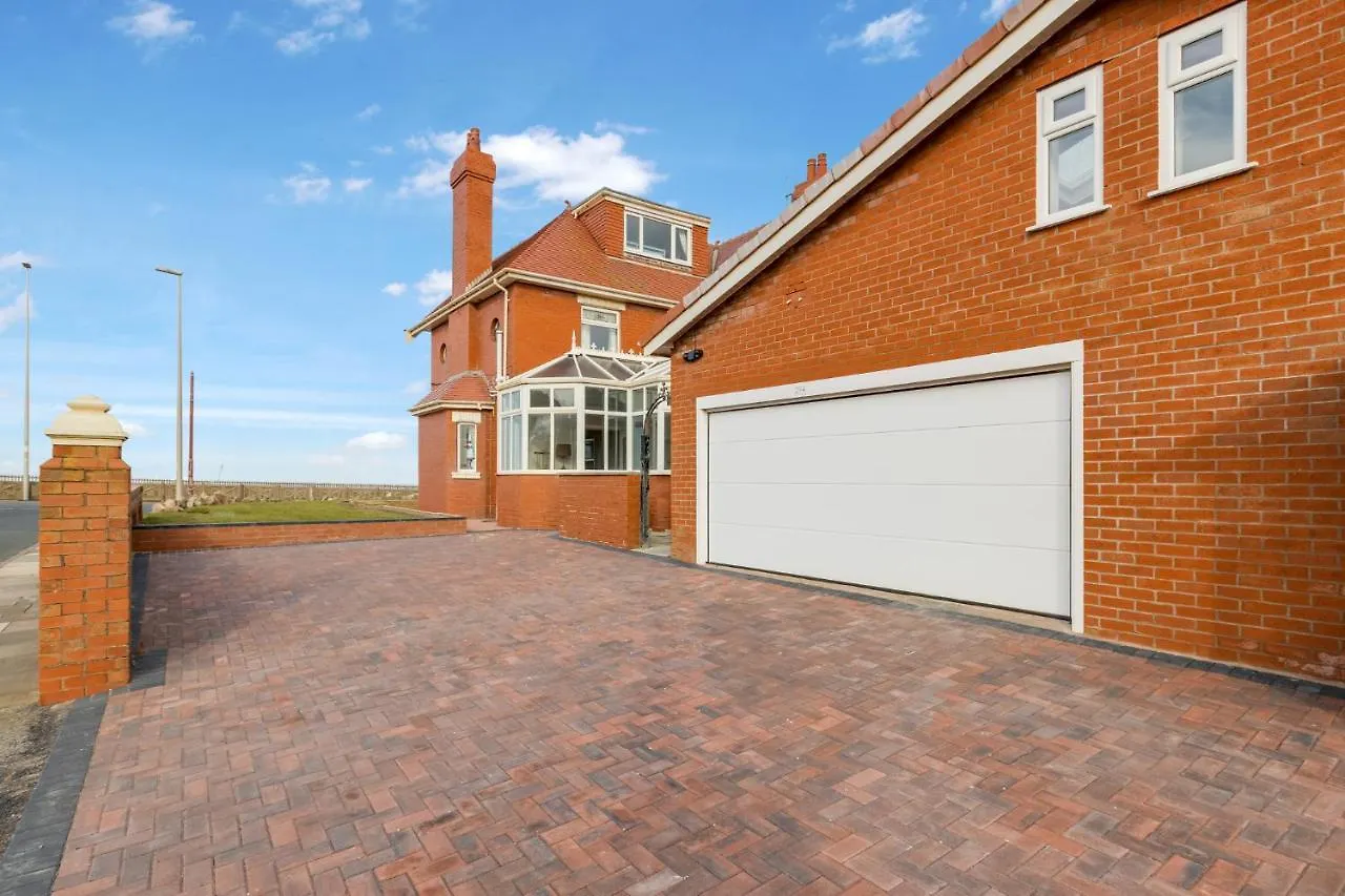 Queens Crest By Sasco Apartments Blackpool 0*,  United Kingdom