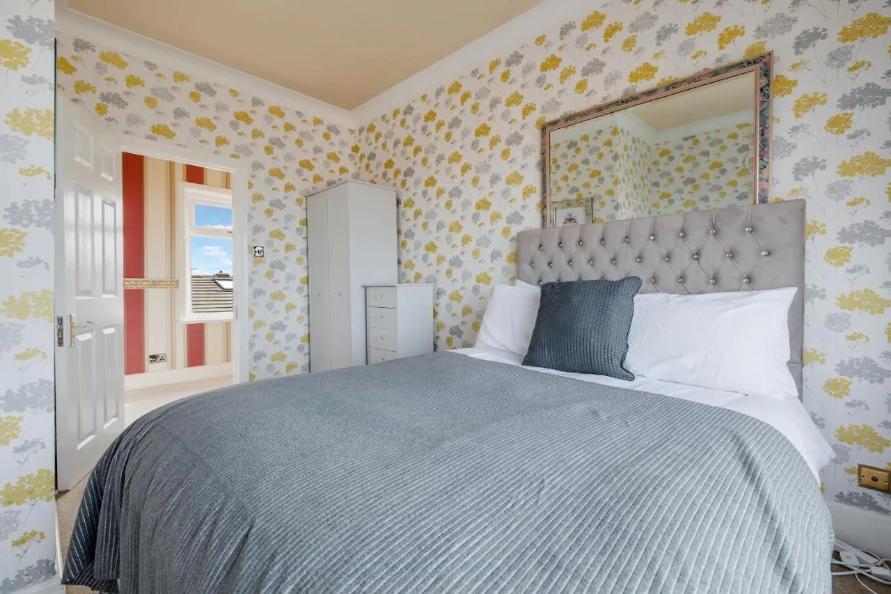 Queens Crest By Sasco Apartments Blackpool Holiday home